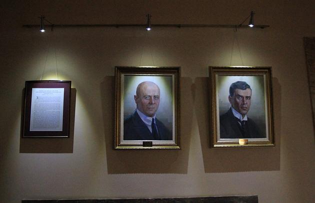 З Закарпатської ОДА прибрали портрети одіозних керівників-гортистів (ФОТО)