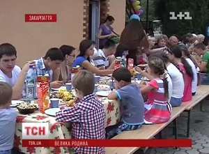 У Мукачеві подружжя виховало 45 дітей (ВІДЕО)