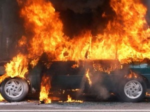 В Ужгороді поблизу кар’єру знайшли обгорілий мікроавтобус