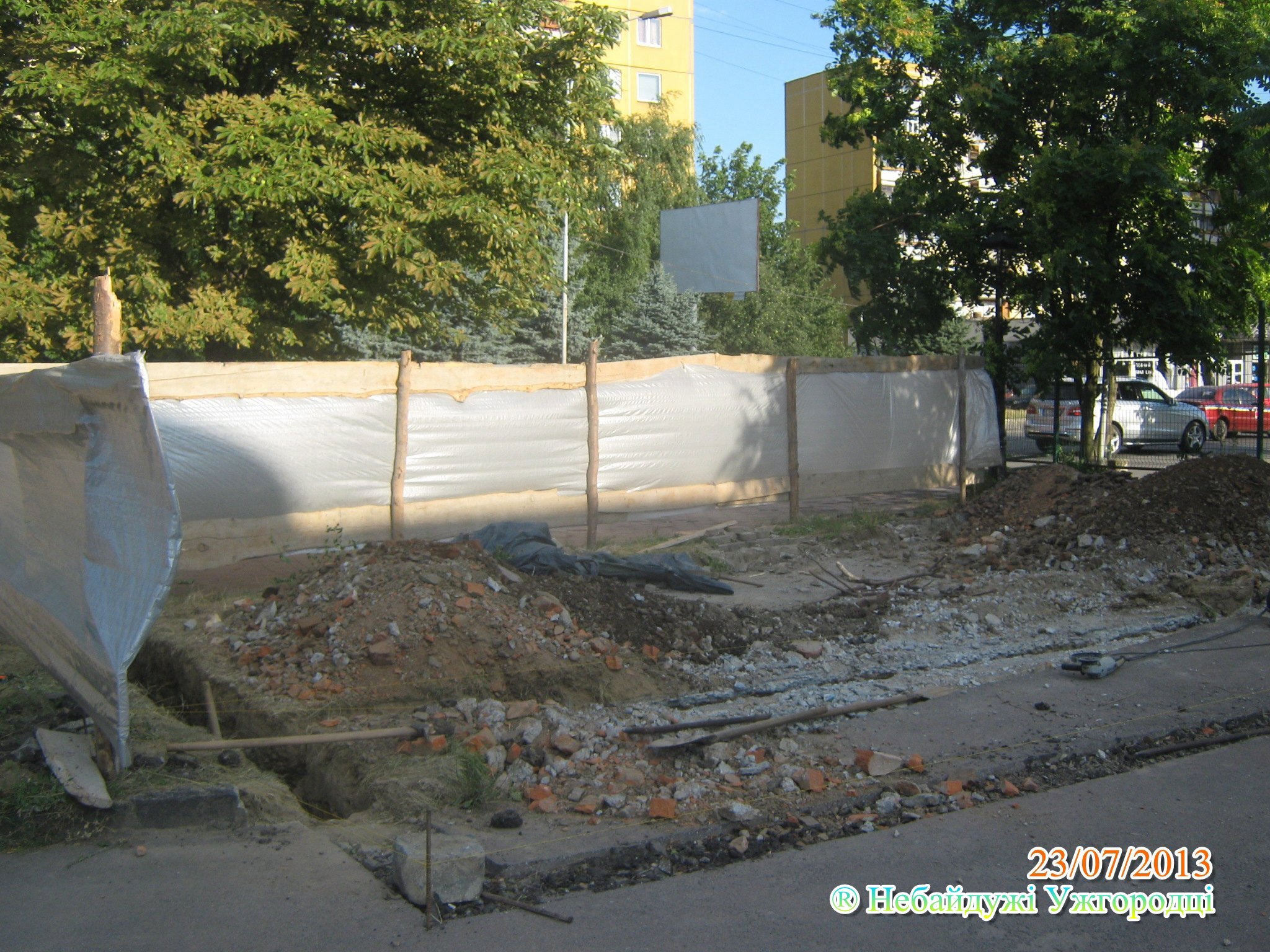 Ужгородці просять прокуратуру з’ясувати законність будівництва за адресою Минайська,16 (ФОТО)