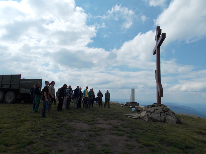 На полонині Руна встановили 8-метровий хрест Мукачівської єпархії УПЦ (МП)