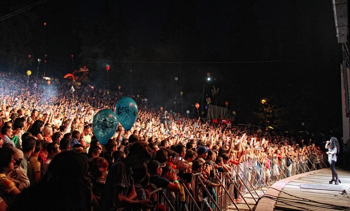 Слідом за Тячевом грандіозним концертом і феєрверком День Незалежності зустріли й у Рахові (ФОТО, ВІДЕО)