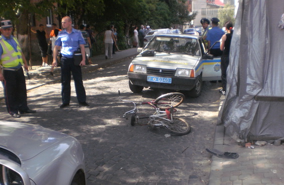 У Мукачеві колишній міліціонер на авто травмував жінку-велосипедиста (ФОТО)