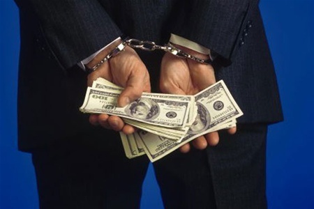 На Закарпатті директора держпідприємства затримали на "ягідному" хабарі в 1 тисячу доларів