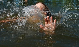 Хлопець, що тонув на озері в Дідові, перебуває в комі