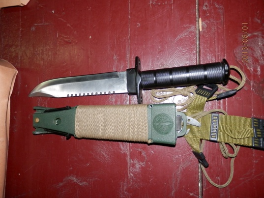В Українця на кордоні відібрали 5 мисливських ножів