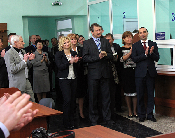 Центр надання адміністративних послуг в Ужгороді відкривали з шароварами і «губернатором» (ФОТО)