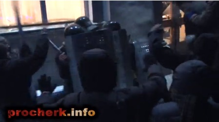 У Черксах міліція затримала двох активістів, а мітингувальники били міліцію (ВІДЕО)