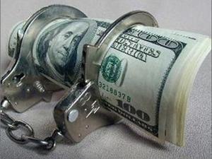 В Ужгороді чиновника закарпатського Міндоходів затримали на хабарі в 5 000 доларів