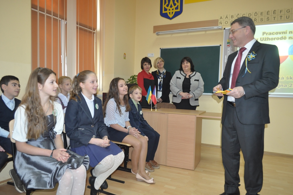 Міністр закордонних справ Чехії відвідав "масарикову" школу в Ужгороді (ФОТО, ВІДЕО)