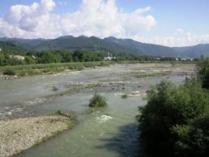 На Тячівщині на річці Тересва заборонили руслорегулюючі роботи і забір гравію