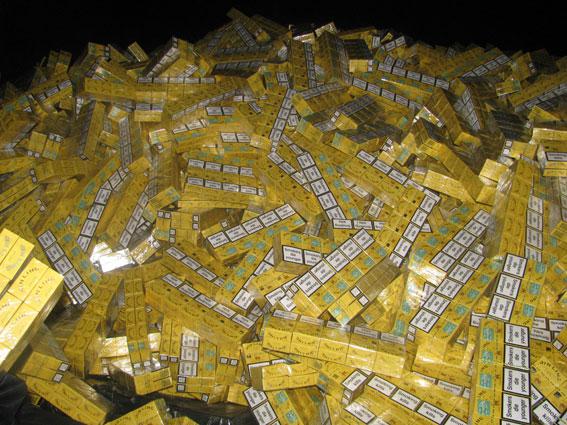 185 ящиків сигарет, які везли до Словаччини, вилучили в Чопі (ФОТО, ВІДЕО)  