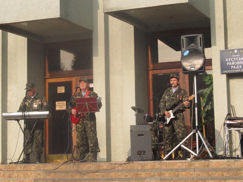  В Хусті гурт "Долг" відіграв концерт на підтримку Збройних Сил України (ФОТО)