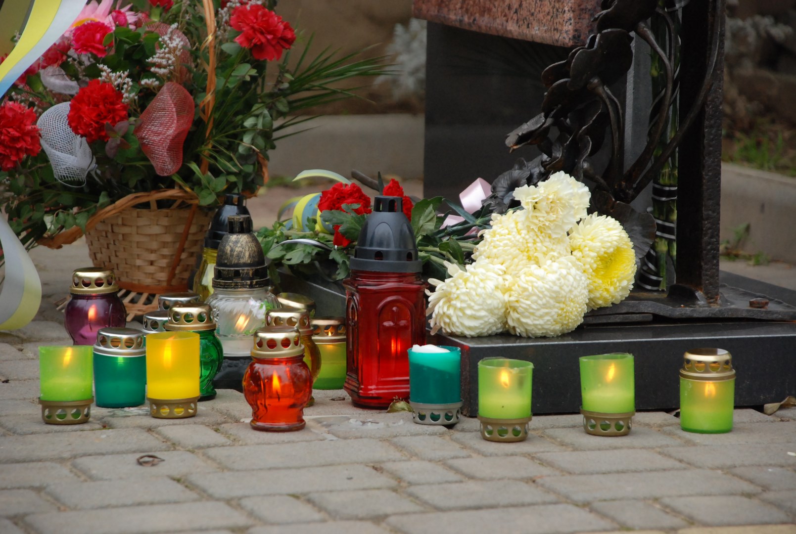 В Іршаві 1 листопада молились і запалювали свічки за загиблими на Майдані та в АТО (ФОТО)