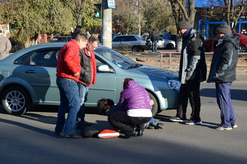 На Хустщині 37-річну жінку збив водій "Жигулів"