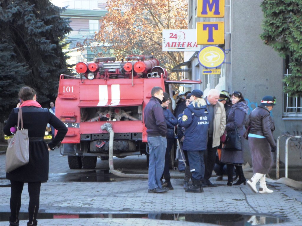 Через "замінування" будівлі Ужгородської міської ради було евакуйовано 285 чоловік