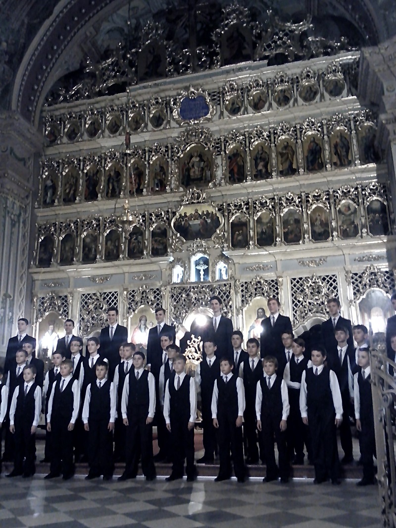 У Мукачеві та в Ужгороді відбулися благодійні концерти хору хлопчиків та юнаків (ФОТО)