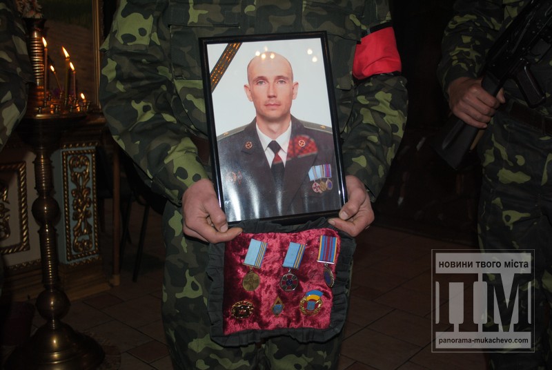 У Мукачеві прощалися з Олександром Бабичем, який загинув у зоні АТО (ФОТО, ВІДЕО)