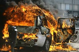 У Мукачеві пожежа у авто пошкодила салон та відсік двигуна