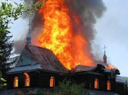 На Великоберезнянщині за невідомих причин загорілася церква (ФОТО)