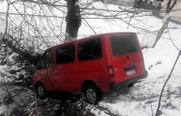 На Свалявщині "занесений" "Ford Transit" травмував 8-річного хлопчика (ФОТО, ВІДЕО)
