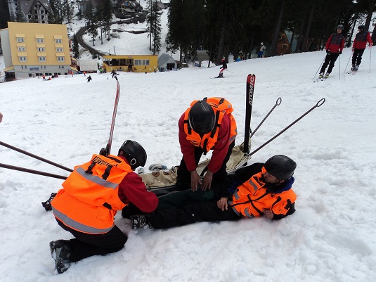 На Красії рятувальники випадково знайшли травмованого лижника