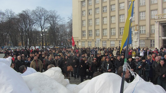 Закарпатський Майдан укріпить барикади та скликає на неділю народне віче