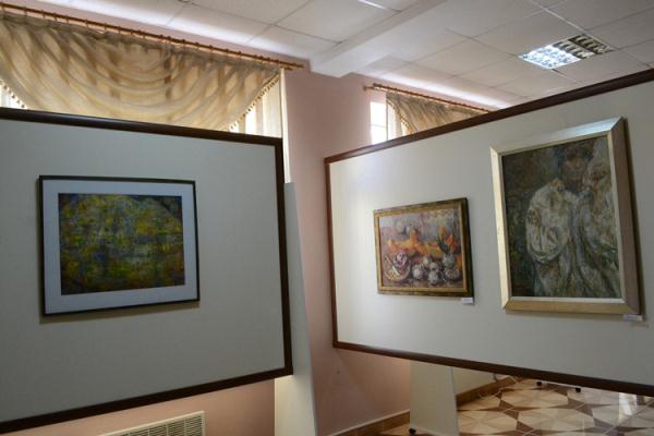 У Тячеві триває виставка художників Буковини (ФОТО)
