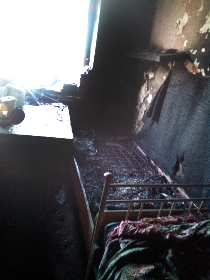 У Мукачеві рятувальники гасили пожежу у студентському гуртожитку