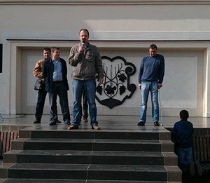 На віче в Ужгороді вимагали відставки бездіяльного Турчинова, заборони Компартії та закону про люстрацію