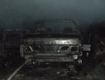В Ужгороді ВАЗ згорів прямо у гаражі (РОЗШИРЕНО) (ФОТО)