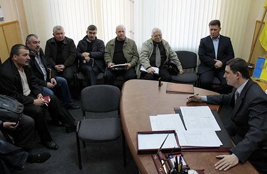 Закарпатські міліціонери говорили з представниками "дружинників" про спільне патрулювання (ФОТО)