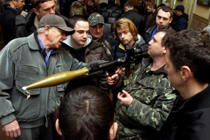 В Ужгороді всіх бажаючих вчили правильно поводитися зі зброєю (ФОТО)