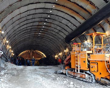 На будівництві Бескидського тунелю збільшили кількість вибухів