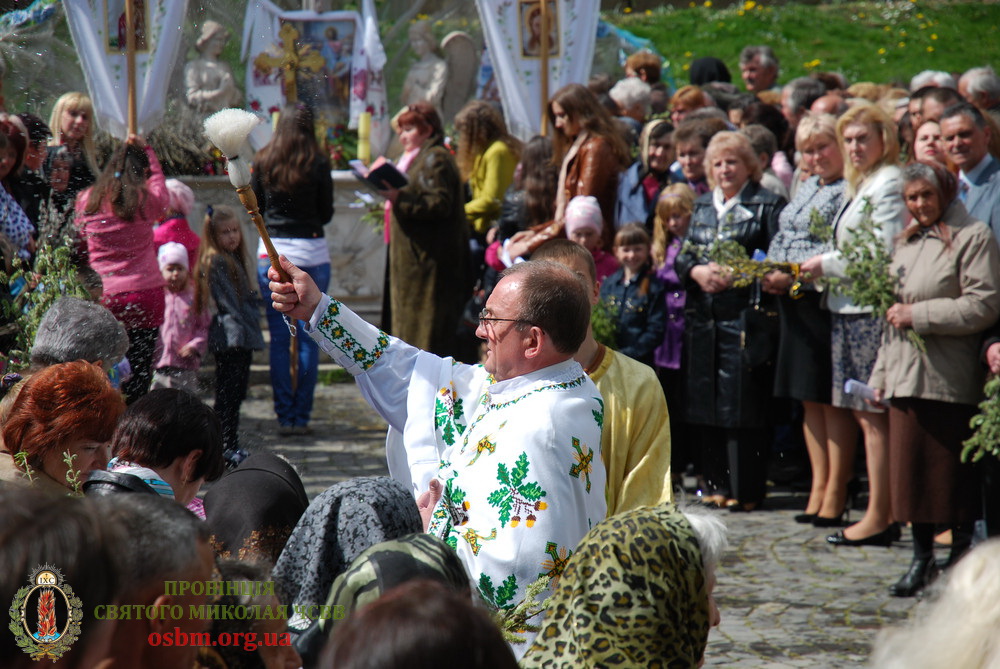 У Квітну Неділю у монастирському храмі отців-василіян у Малому Березному відслужили святкову Божественну Літургію (ФОТО)