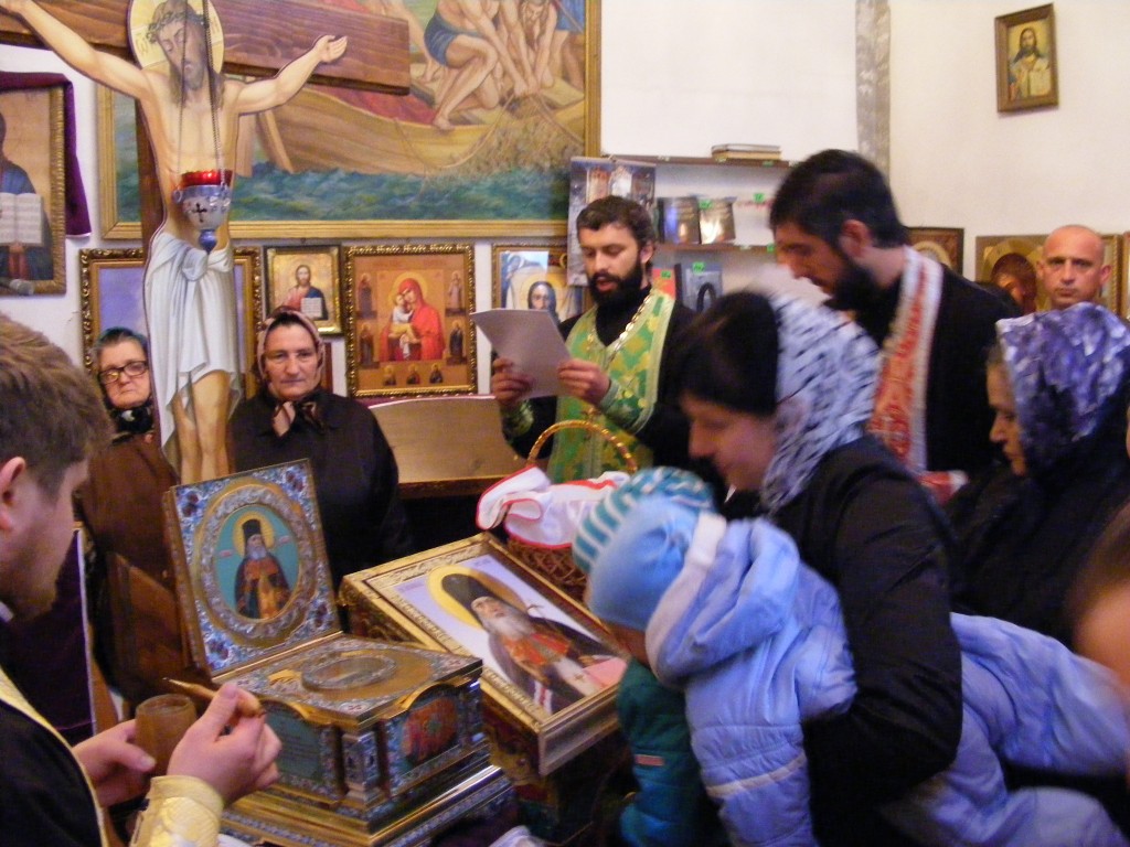 У лікарні Ужгорода та Мукачева привезли мощі православного святого Луки (ФОТО)