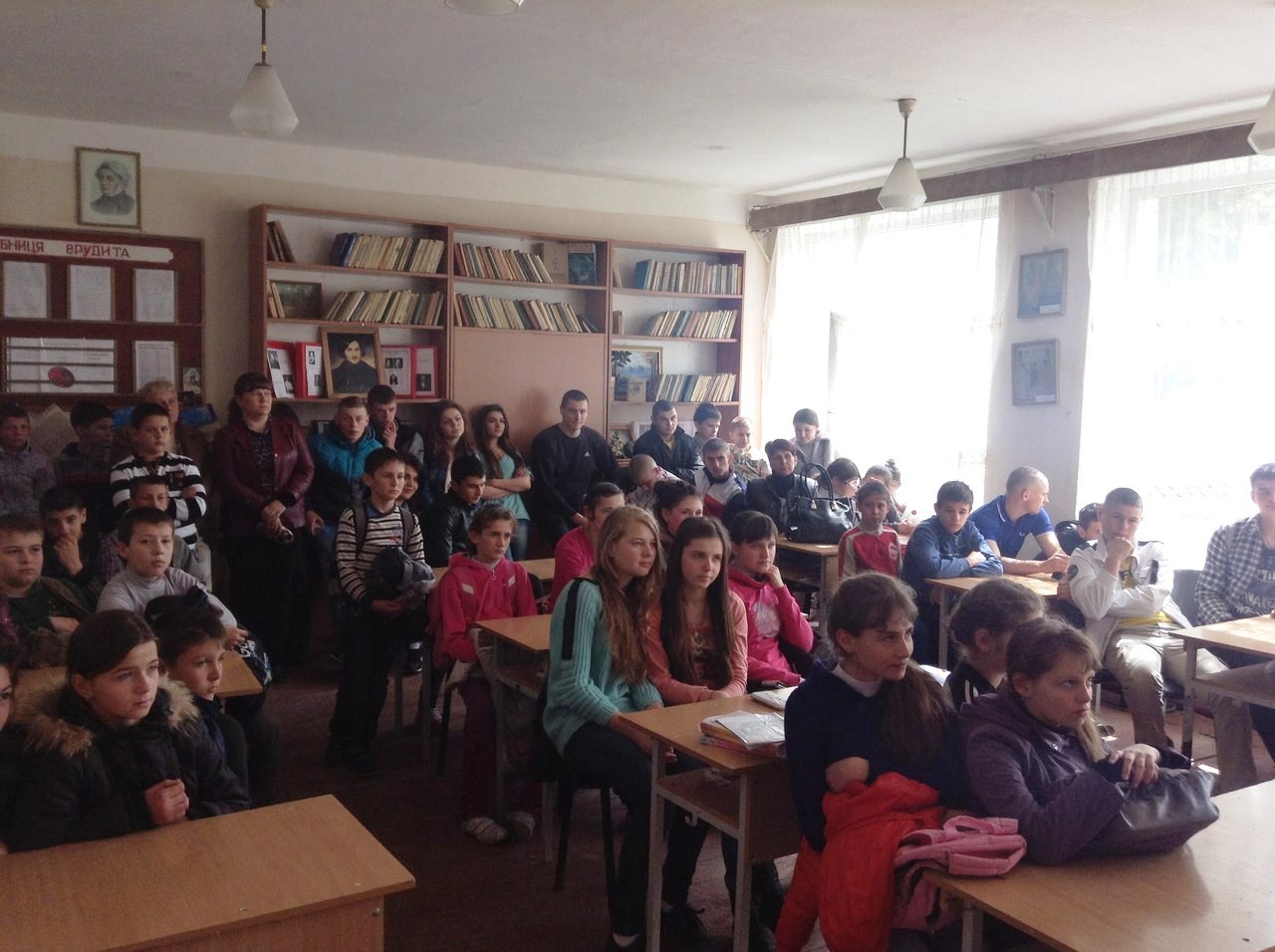 У школах Іршавщини активісти "Карпатської Січі" провели патріотичні лекції (ФОТО)