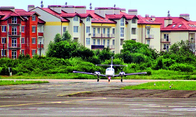 Злітно-посадкова смуга ужгородського аеропорту може спорожніти
