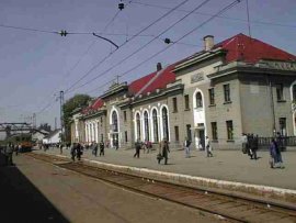 60-річну закарпатку знайшли мертвою на лавці вокзалу в Мукачеві