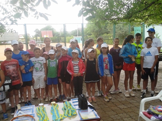 У Тячеві понад 70 учасників змагались у першості області з тенісу серед ДЮСШ 