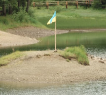 На острівці посеред Синевирського озера з’явився прапор України (ВІДЕО)