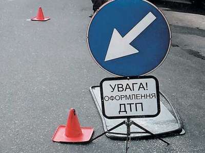 Закарпатець на «Mercedes Sprinter» постраждав у потрійній ДТП на Львівщині