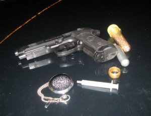 У мешканця Павшина знайшли пістолети і марихуану