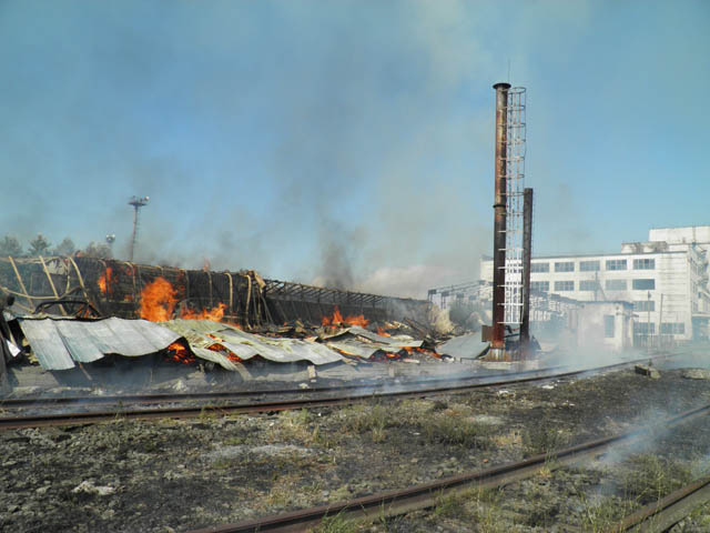 Пожежу на пилорамі в Розівці на Ужгородщині гасили 8 машин і пожежний потяг (ФОТО, ВІДЕО)