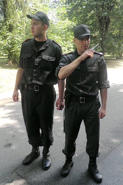 Бійці Нацгвардії затримали закарпатців, що крали кабель у Києві