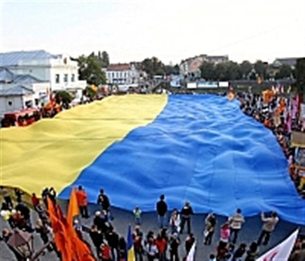 В Ужгороді на День Незалежності розгорнуть 100-метровий прапор і проведуть марш вишиванок
