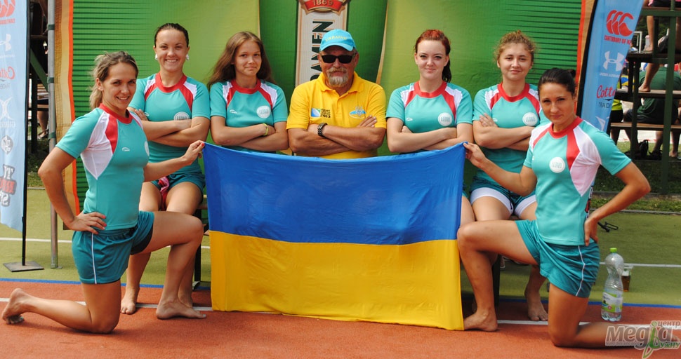 Спортсменки з ужгородської «Леоно-УжНУ» тріумфували на міжнародному турнірі з пляжного регбі в Чехії 