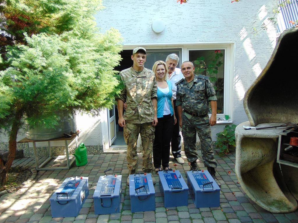 Закарпатська родина передала на потреби військовим 18 потужних акумуляторів вартістю понад 30,5 тис грн (ФОТО)