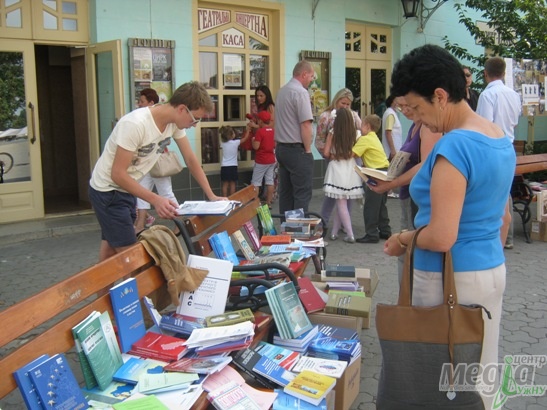 На понад 20 тис грн, зібраних під час книжкового ярмарку в Ужгороді, планують закупити термобілизну для бійців АТО (ВІДЕО)