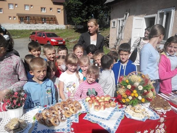 В Ясіня діти зібрали на солодощах майже 3 тис грн для бійців АТО (ФОТО)